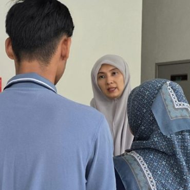Nurul Izzah Dedah Perangai ‘Ustaz Selebriti’, Janji Keadilan Untuk Keluarga B40 – ‘Dia Masukkan Tangan Dalam Seluar’