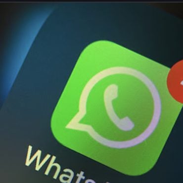 Di UAE, Anda Berdepan Hukuman Berat Termasuk Deportasi Jika Guna Emoji Jari Tengah Di WhatsApp