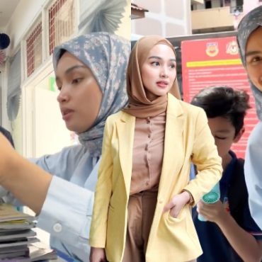 [VIDEO] ‘Walaupun Kaya Tetap Hantar Anak Dekat Sekolah Kerajaan’ – Netizen Puji Sikap Rendah Diri Tya Arifin 