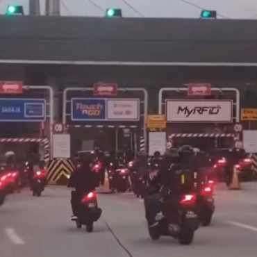Kumpulan Konvoi Motosikal Selamba Ramai Ramai Guna Laluan Tol