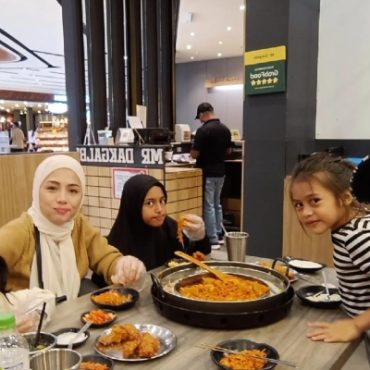 Beego Kongsi Momen Makan Malam Bersama Linda Hashim & Anak-Anak