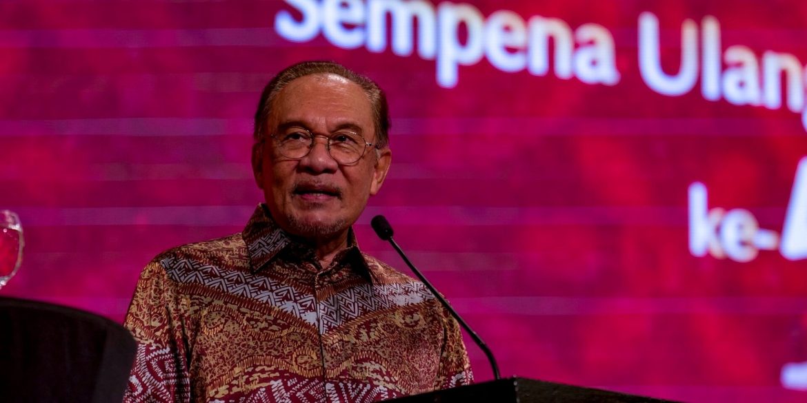 'Kena Terima Hakikat Bahasa Inggeris Penting Untuk Kejayaan' – Anwar Ibrahim