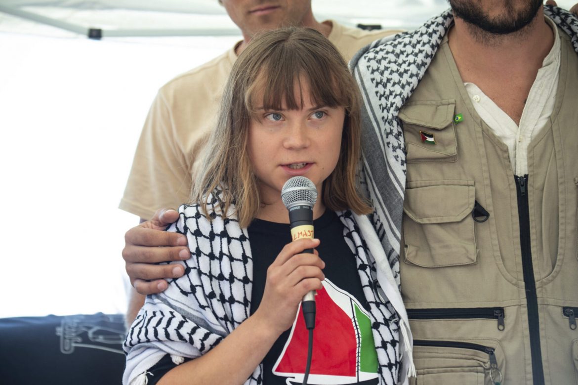 Aktivis Dedah Greta Thunberg Diheret Dan Dipaksa Cium Bendera Isr*el