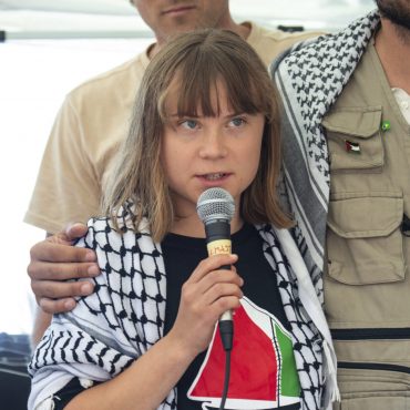 Aktivis Dedah Greta Thunberg Diheret Dan Dipaksa Cium Bendera Isr*el