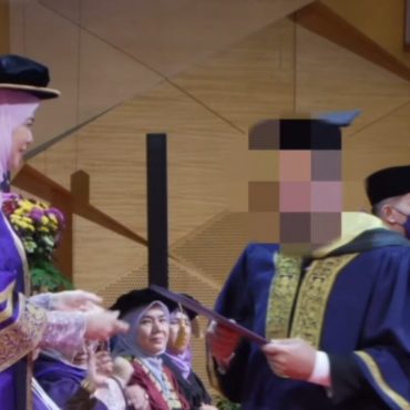 Netizen Kritik Graduan UiTM Selamba Minta Tengku Permaisuri Hajah Norashikin Untuk Pandang Kamera