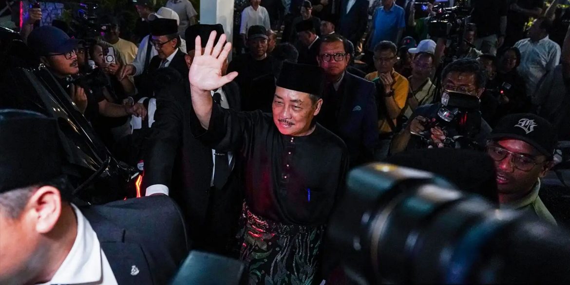 Hajiji Angkat Sumpah Untuk Penggal Kedua Ketua Menteri Sabah