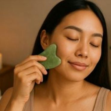 Betul Ke Gua Sha Boleh Rawat ‘Eye Bag’ & Tegangkan Kulit? Ini Jawapannya
