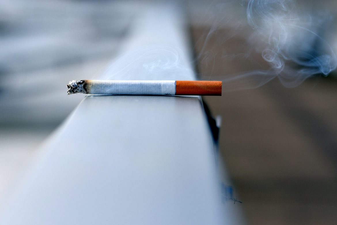 'Ketat Sangat Ke Di Sini?' - Wanita Seberang Keluh Sukar Nak Beli Rokok Di Malaysia