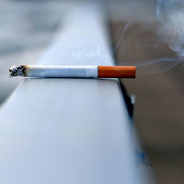 'Ketat Sangat Ke Di Sini?' - Wanita Seberang Keluh Sukar Nak Beli Rokok Di Malaysia