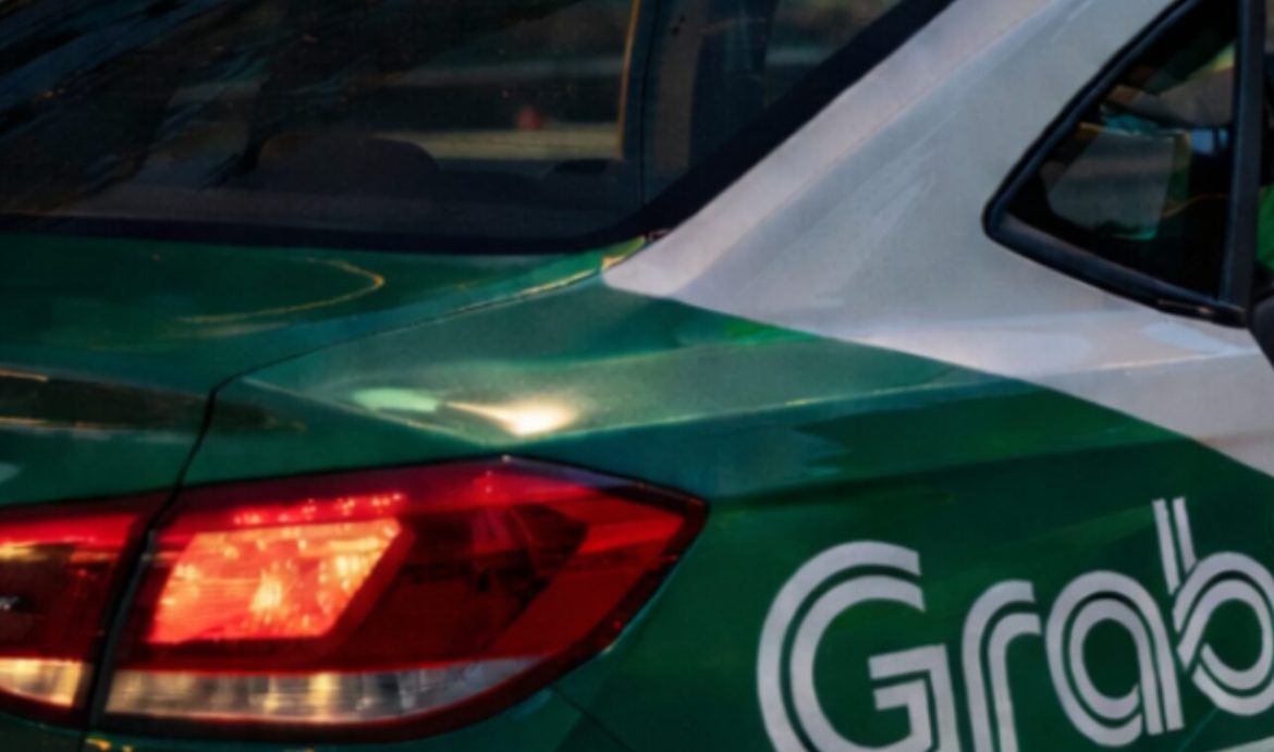 Penumpang Terharu Pemandu Grab Sanggup Tunggu Dia Naik Tangga Dahulu Sebelum Beredar