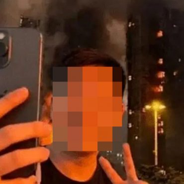 YouTuber Ditahan Lepas Bergambar Dengan Isyarat 'Peace' Berlatarkan Insiden Kebakaran Hong Kong