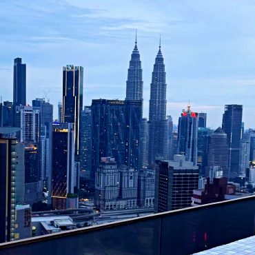 'Tak Tahu Nak Buat Apa Selepas 3 Hari Di Sini' - Lelaki Rusia Pelik Malaysia Jadi Tumpuan Pelancong