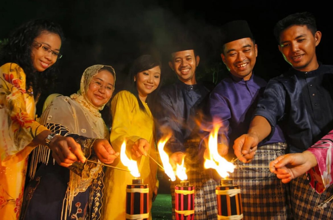 Shopping Raya Belum Start, Tapi Warna Dah Jadi Topik! Jom Undi Warna Apa Bakal Trending!