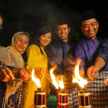 Shopping Raya Belum Start, Tapi Warna Dah Jadi Topik! Jom Undi Warna Apa Bakal Trending!