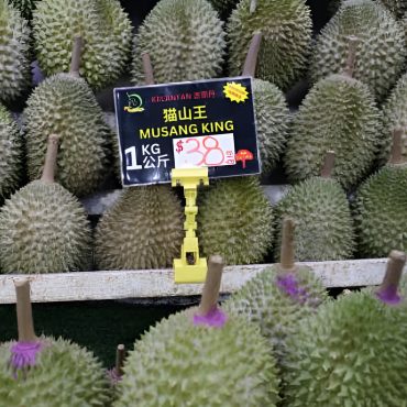 Harga Jatuh, Peniaga Singapura 'Senyum Panjang' Jualan Musang King Meningkat