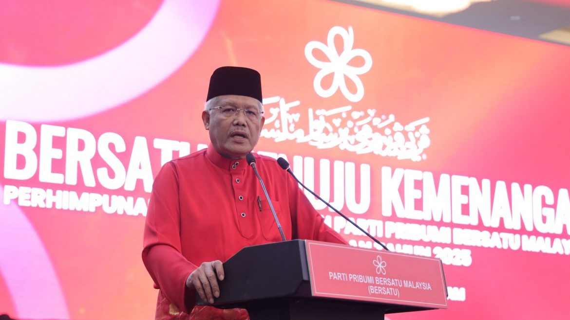 Hamzah Zainuddin Kena Pecat BERSATU