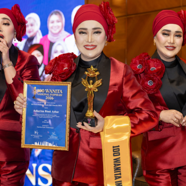 Azharina Syukur Terima Anugerah Wanita Inspirasi – ‘Setiap Langkah & Usaha Ada Makna’