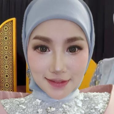 [VIDEO] ‘Saya Pilih Stoking Putih, Orang Dah Tak Tanya Lagi Kerana Semuanya Jelas’ – Elly Mazlein