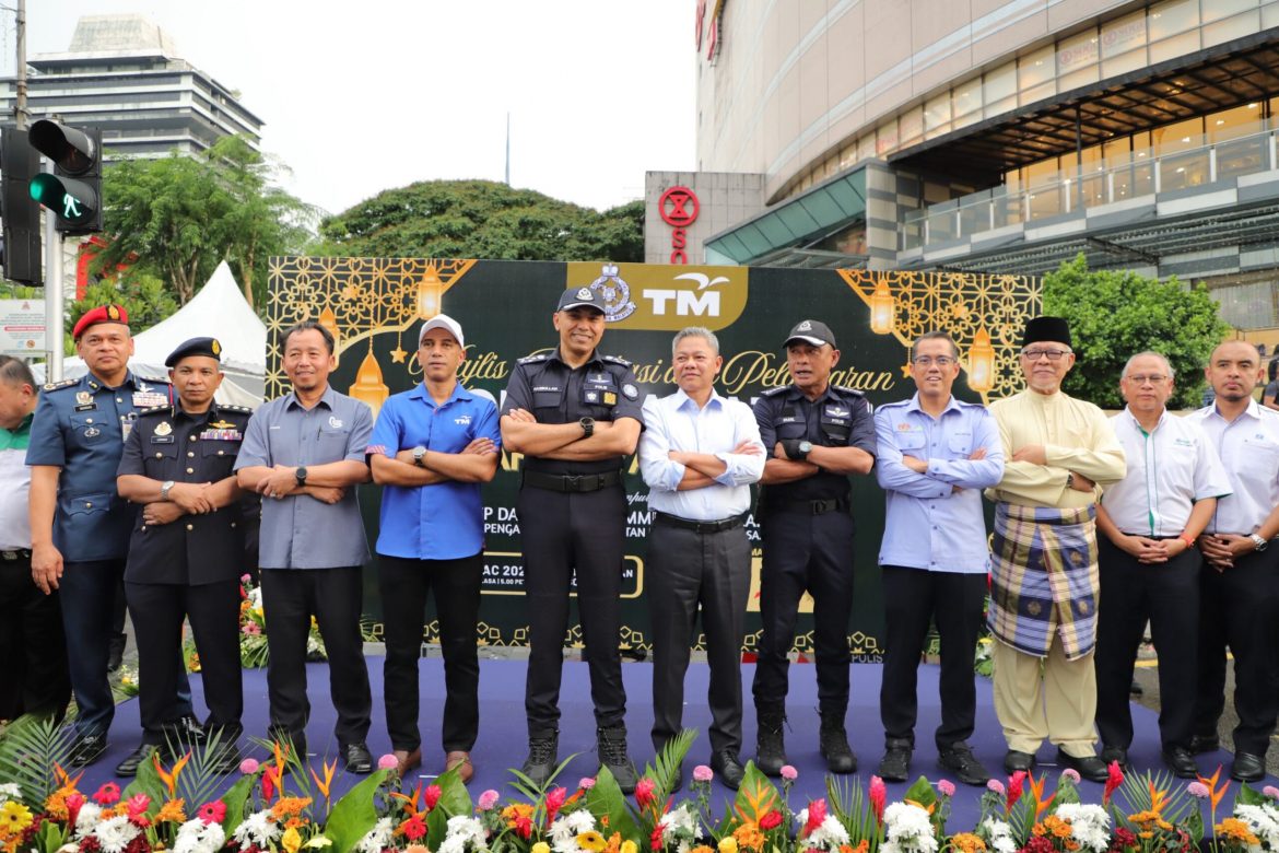 2,000 Pek Bubur Lambuk Diedarkan, FGV & PDRM Lancar Op Selamat 26 Sempena Raya