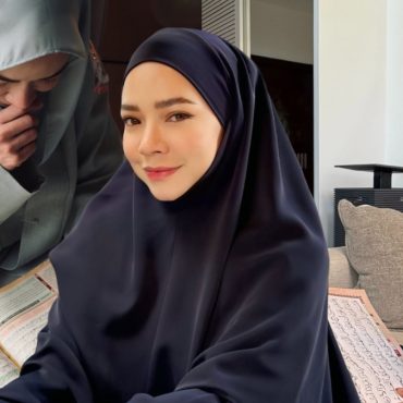Nora Danish Kongsi Tips Khatam Al-Quran Di 10 Ramadan Terakhir – ‘Kurangkan Aktiviti Yang Tak Perlu, Fokus Pada Bacaan’