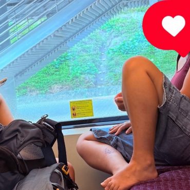 "Dahlah Busuk, Kaki Naik Atas Kerusi!" - Netizen Bengang Malaysia Dipenuhi Pelancong 'Low Class'