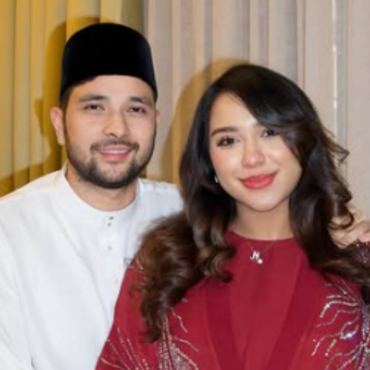 Wanna Ali Selamat Timang Cahaya Mata Sulung