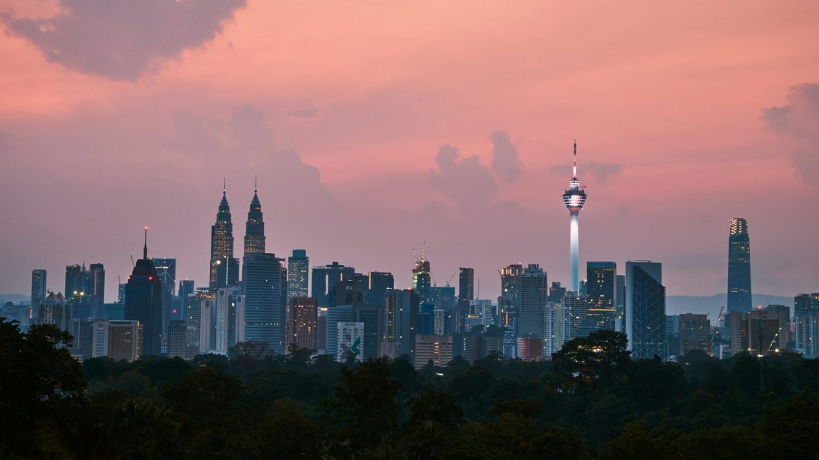 Tinggalkan Singapura Selepas 10 Tahun, Pasangan India Ini Akui Malaysia Lebih Baik Untuk Kehidupan Berkeluarga