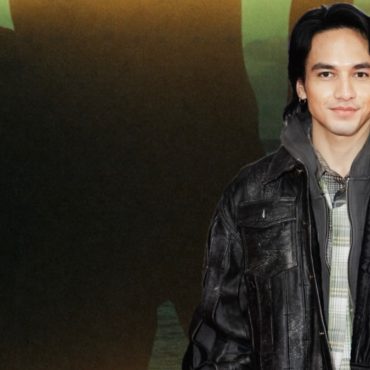 Jefri Nichol ‘Belanja’ Foto Tepi Pantai, Netizen Komen – ‘Bakpo Gini Baby Tokseyy’