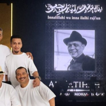 ‘Kami Kehilangan Seorang Anggota, Tapi Kami Tak Pernah Lupakan Keluarganya’ – Senario Kenang Arwah Hamdan Dalam Konsert