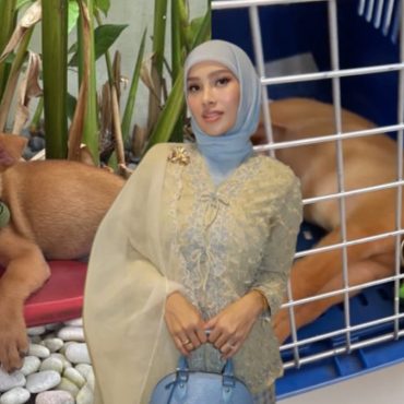 [VIDEO] Netizen Persoal Hukum Anjing Dibawa Masuk Rumah, Sasha Abdul Aziz Luah Rasa Kesal – ‘Sah-Sahlah Saya Selamatkan Dia’