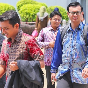 Penjawat Awam Kini Digalakkan Berbaju Batik Setiap Hari
