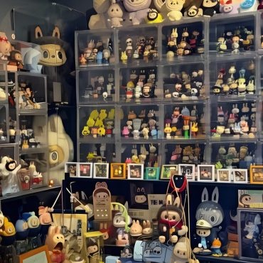 'Saya Sangat Menyesal' - Lelaki Tempatan Terduduk Disepit Hutang RM200,000 Demi Labubu & Bearbrick