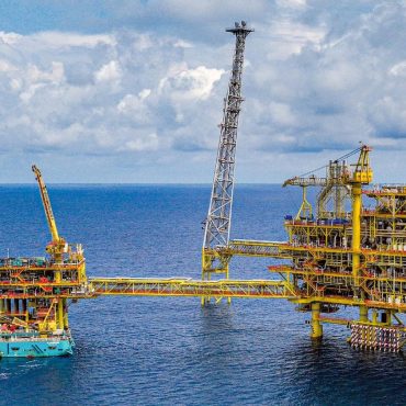 'Malaysia Guna 700,000 Tong Minyak Sehari, Melebihi Pengeluaran 350,000 Tong Sehari' - MOF
