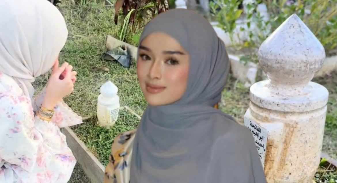 [VIDEO] Marissa Dania Kongsi Vlog Raya, Momen Ziarah Pusara Anak Undang Sebak – ‘Kalau Ikutkan Dia Sudah Setahun Enam Bulan’