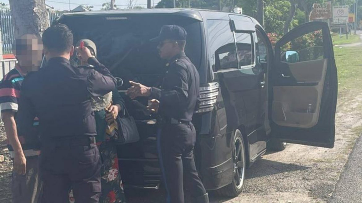 Gaya VIP, Balik Jalan Kaki: JPJ Sita Vellfire Dipandu Lelaki Rohingya