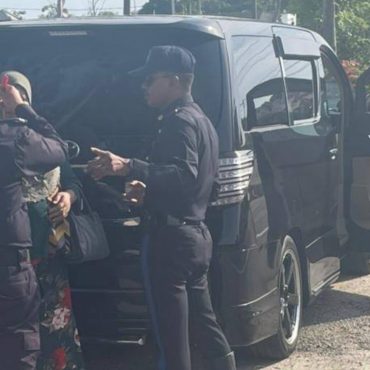 Gaya VIP, Balik Jalan Kaki: JPJ Sita Vellfire Dipandu Lelaki Rohingya
