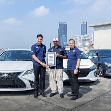 Syarikat Ini Lakar Sejarah Malaysia Book Of Records, Berjaya 'Detailing' 50 Kereta Sehari