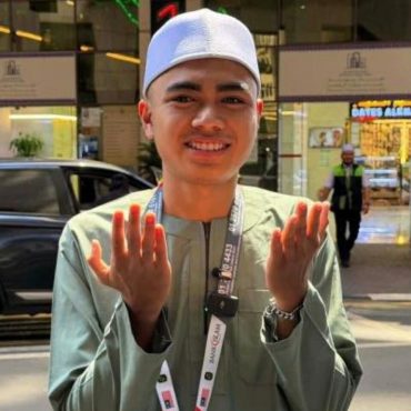 'Terima Kasih Mak' - Berkat Simpanan Ibu Sejak Bayi, Remaja 18 Tahun Bergelar Jemaah Haji Termuda 2026