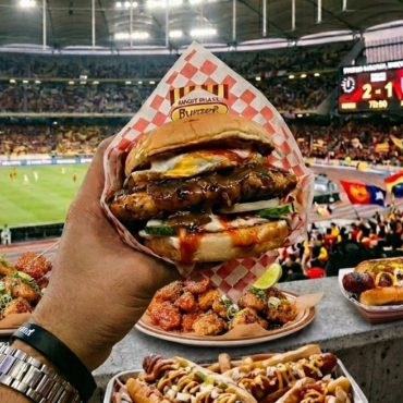 Stadium Tak Lengkap Tanpa Makanan, Ini Snek Kegemaran Penyokong Sukan Seluruh Dunia