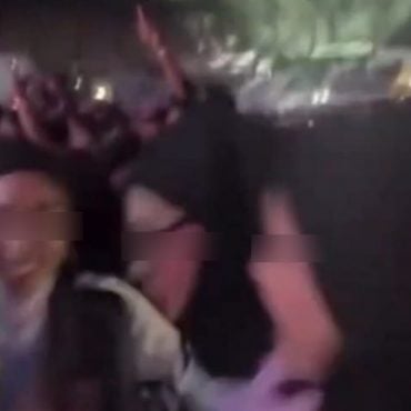 Dakwa Ada 'Halal Gap', Wanita Ini Pertahan Tindakan Menari Di Konsert Hujan, Bukannya Kelab Malam