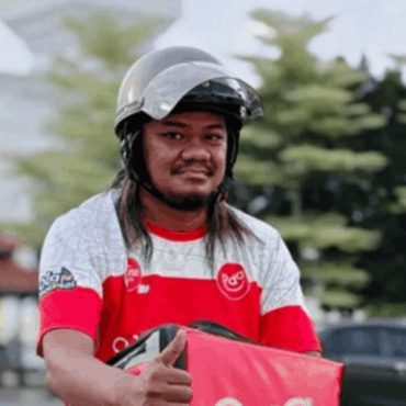 'Saya Terpaksa Korek Duit Syiling Beli Makanan' – Kisah Bekas CEO Syarikat RM6 Juta Kini Jadi Rider