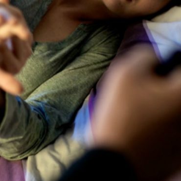 ‘Awak Lebih Perkasa Dari Dia’ – Wanita Dicerai Selepas Kisah Gelap Terbongkar Pada Malam Pertama, Mengaku Dinodai Bapa Kandung