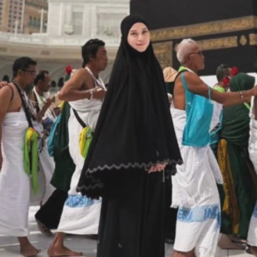 Lisa Surihani Kongsi Tip Baca Al-Quran Ketika Haji, Guna MP3 Untuk Jaga Adab Mushaf