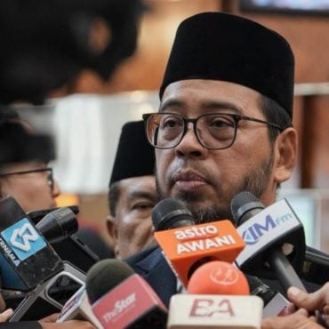 Kecuaian Tak Boleh Diterima: JAKIM Siasat Buku 'Wanita Syurga' Aisyah Hijanah