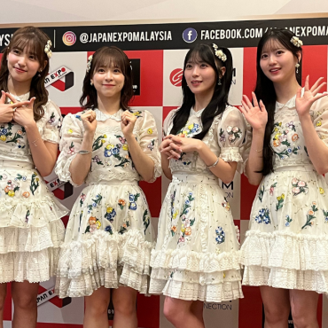AKB48 Teringin Nak Sarung Baju Tradisional Malaysia & Panjat Batu Cave