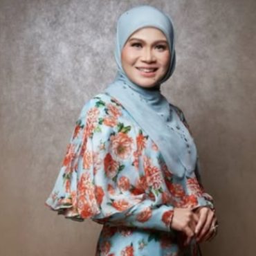 [VIDEO] ‘Nak Potong Pisau Tak Lepas, Rupanya..’ – Haliza Maysuri Terkejut Suami Sorok ‘Gold Bar’ 1KG Dalam Kek Hari Lahir