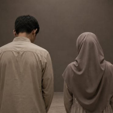 Berciuman Ketika ‘Live’ TikTok, Pasangan Kekasih Disebat 21 Kali – ‘Mereka Jelas Melanggar Syariat Islam’