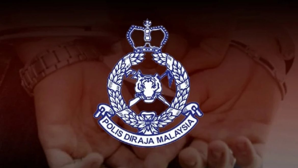 Aksi Pelancong China Biar Anak ‘Melepas’ Dalam Tong Sampah Di KLIA Dikecam Ramai