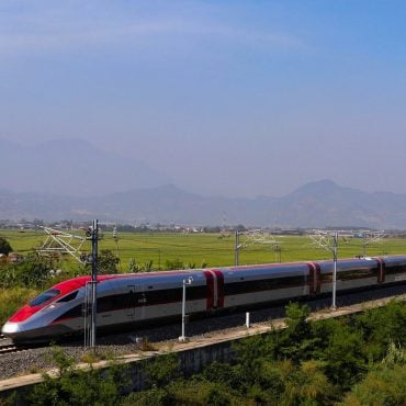Rakyat Malaysia 'Tapau' Carta, Whoosh Kini Jadi Kereta Api Wajib Naik Di Indonesia