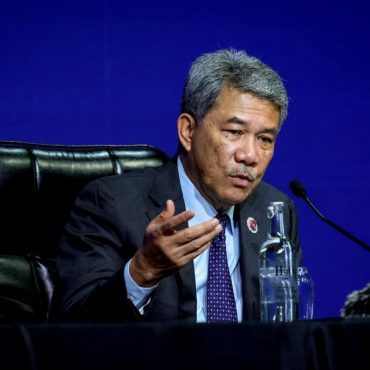 ‘Bekerjasama Atau Angkat Kaki’ - Tok Mat Beri Amaran Kepada UNHCR